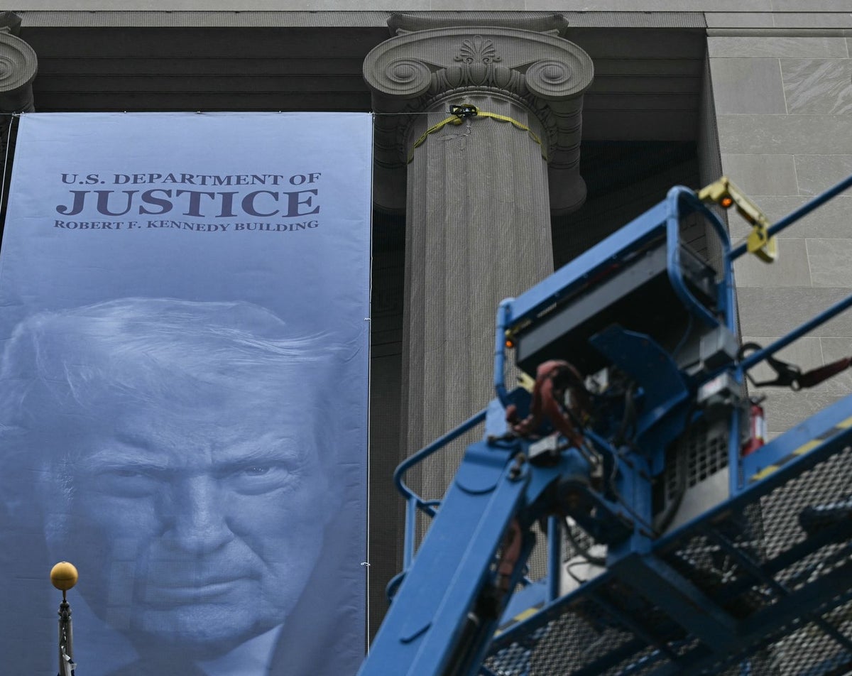 DOJ U-turns after dropping defense of Trump’s battle with law firms<br>