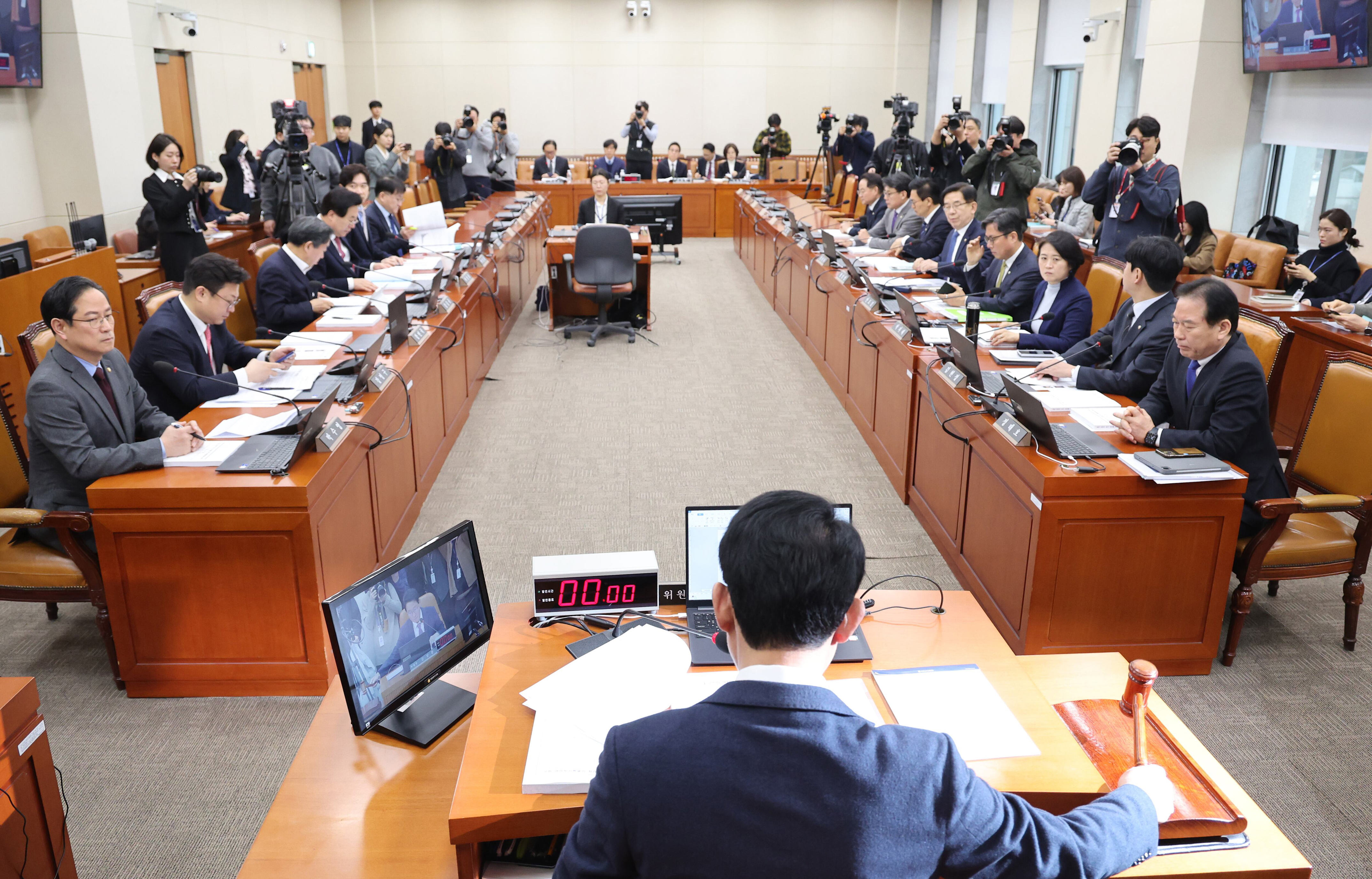 Breaking: South Korea passes US investment bill unanimously