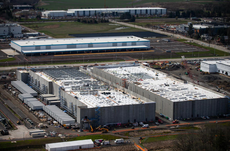 Oregon moves toward 1-year moratorium on some data center tax breaks