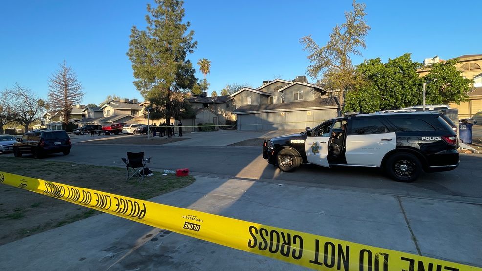 Two teens hospitalized after stabbing during parking lot fight in Fresno