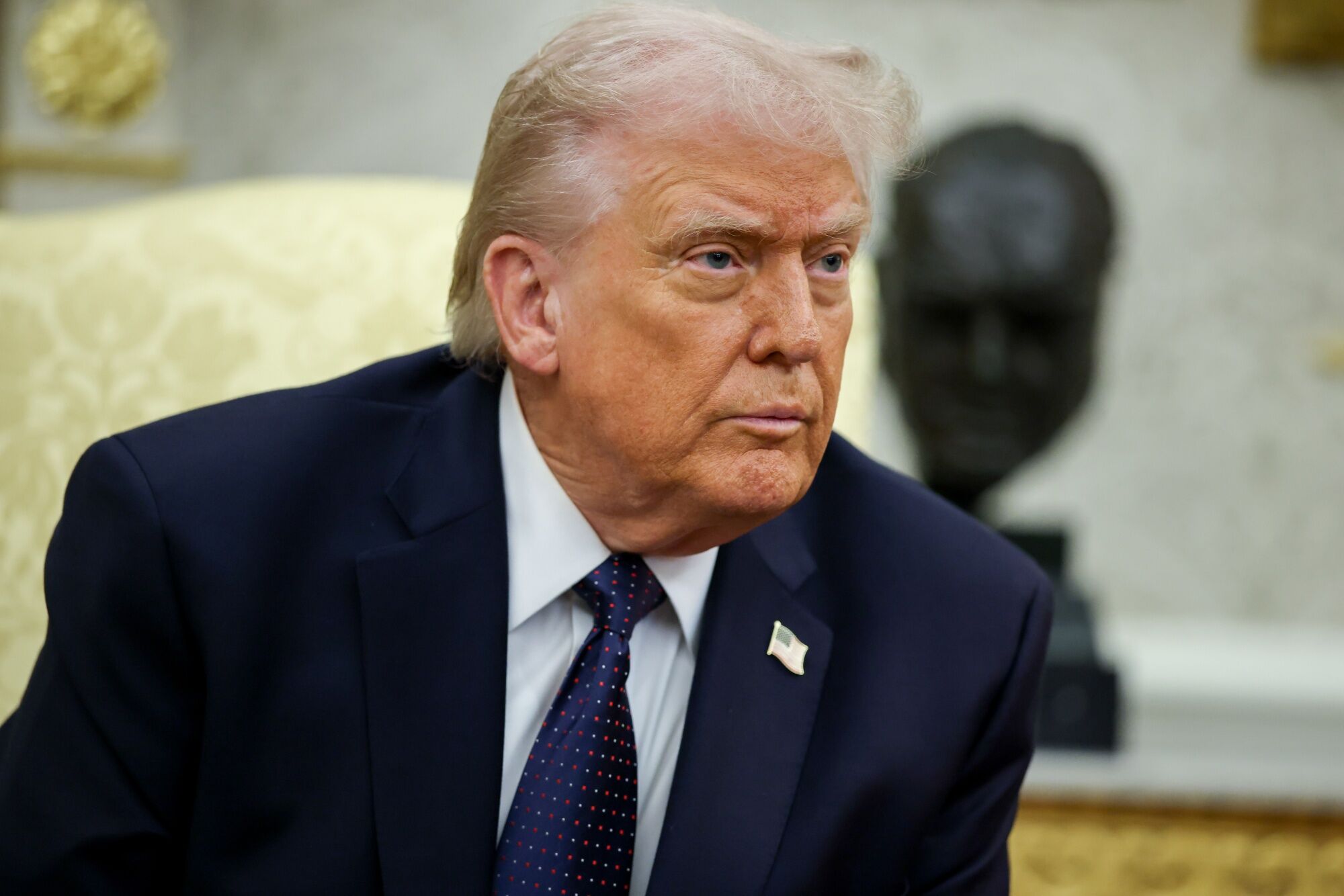 Trump escalates confrontation with banks over crypto agenda<br>