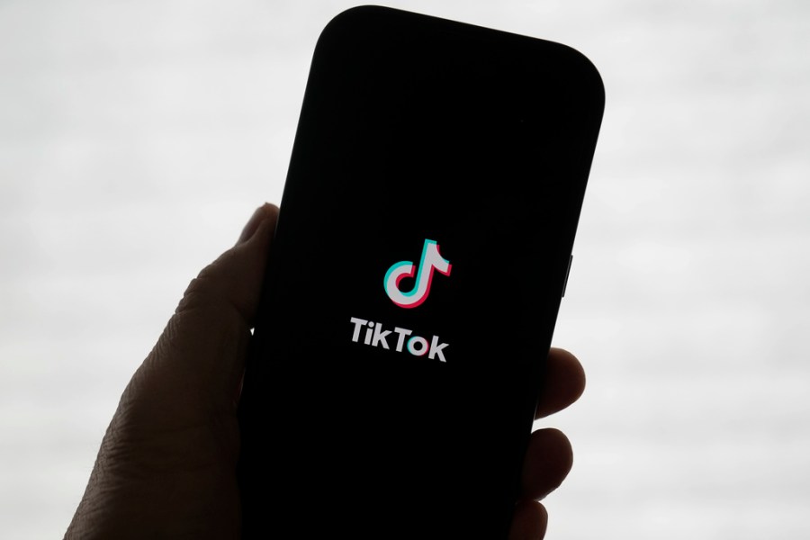 TikTok, Facebook users report outages