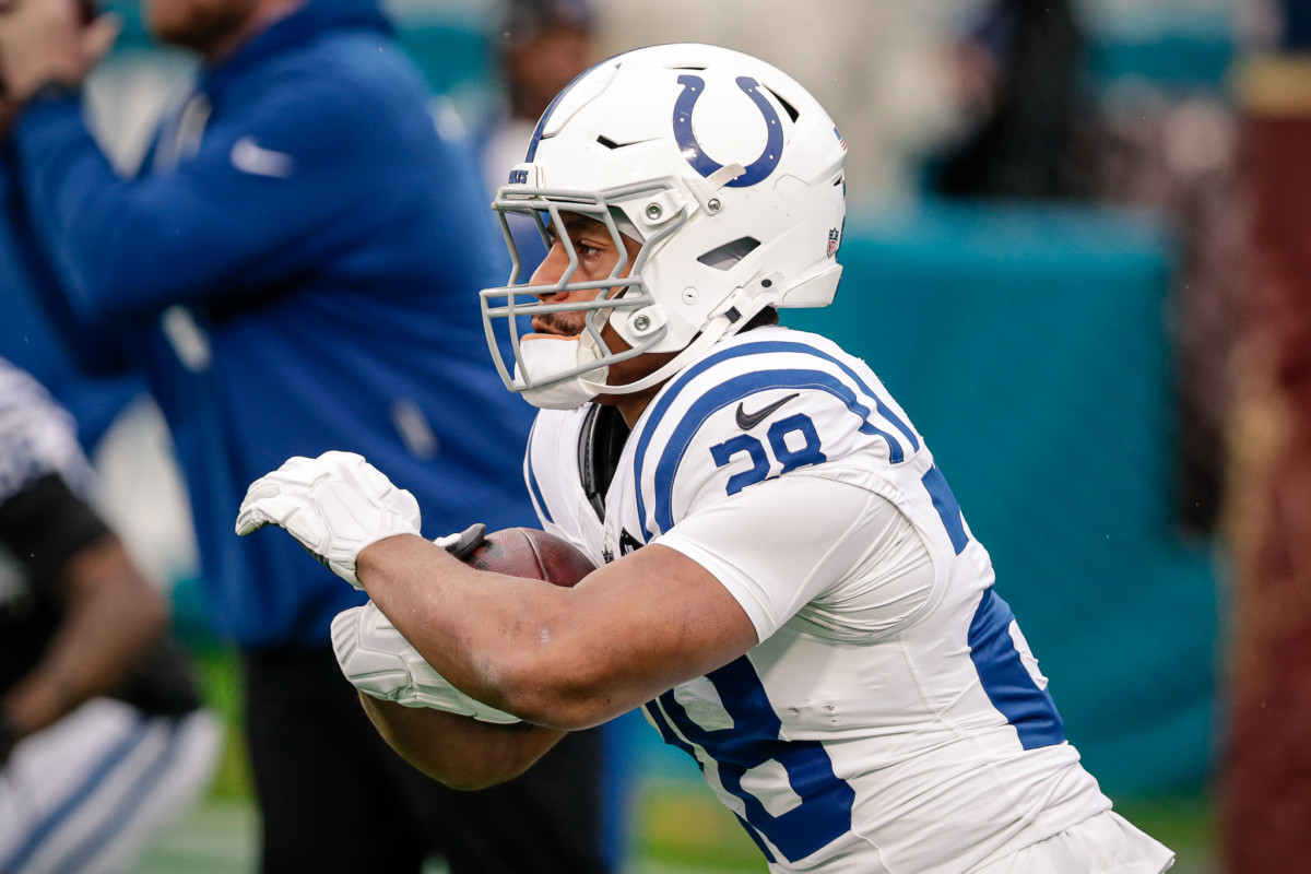 Fantasy football strategy: Stud RB vs. Zero RB theories