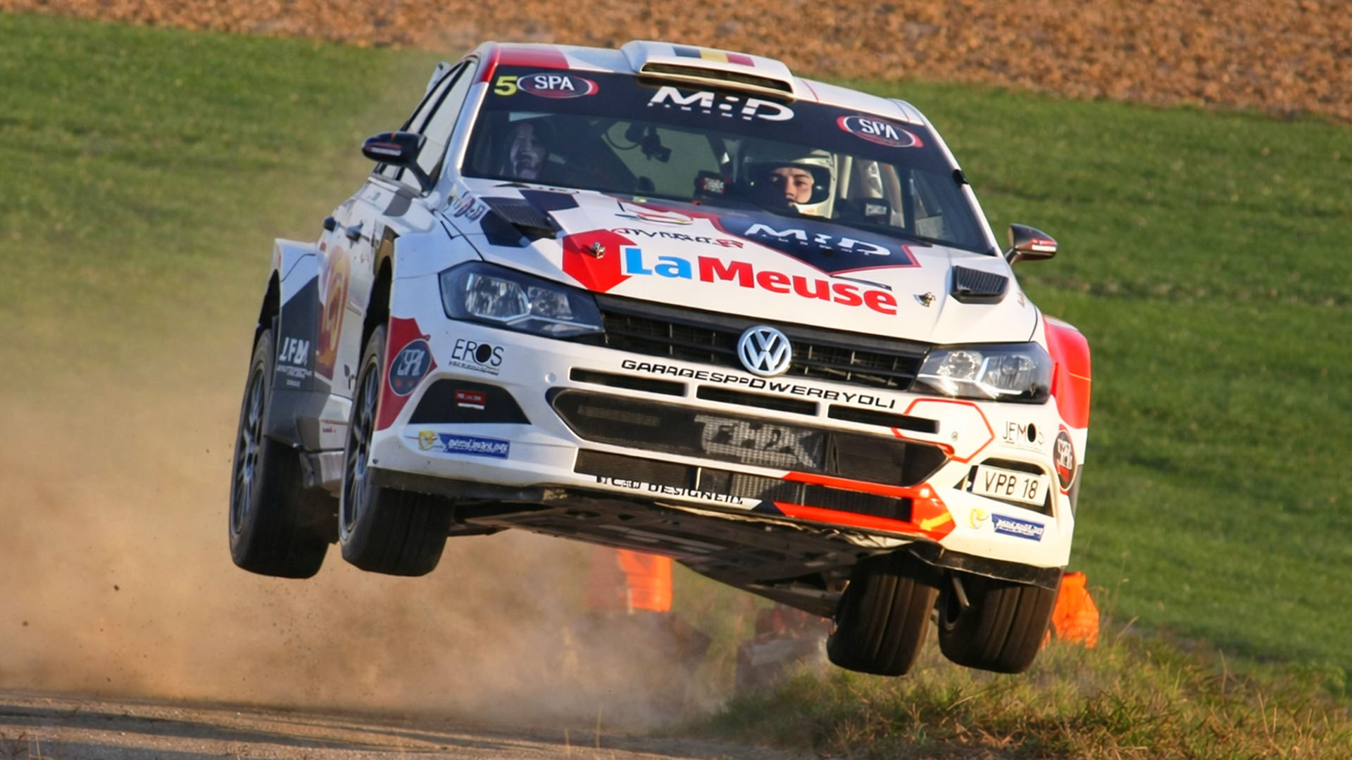 Car flies through stage at Rally Haspengouw