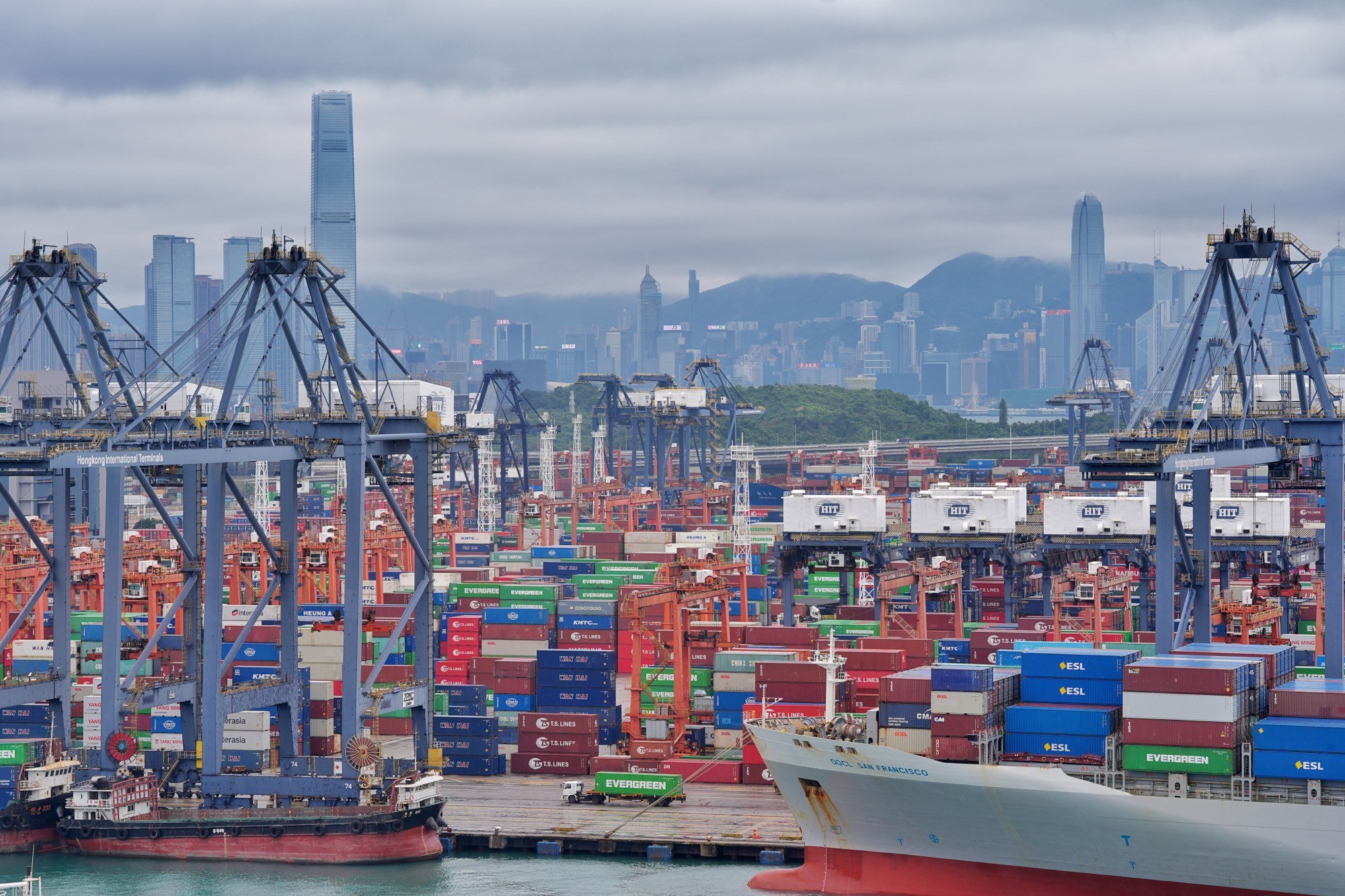 10% rise in costs expected as shipping firms halt Middle East bookings ...