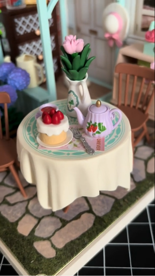Step-by-step miniature crafts for creative souls