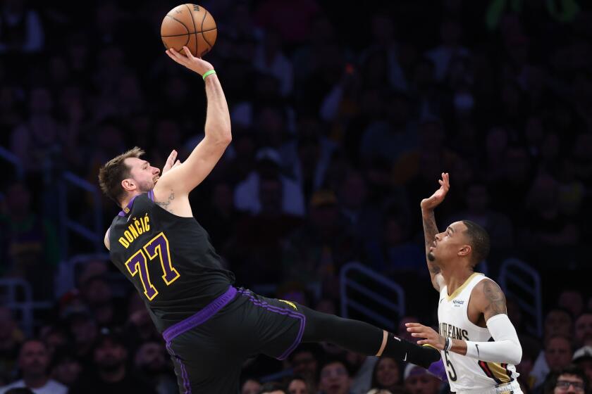 All five starters score in double figures as Lakers defeat the Pelicans