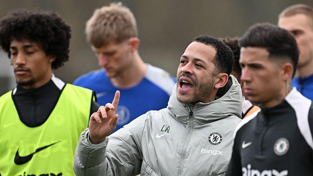 Chelsea 'running out of time' for Champions League