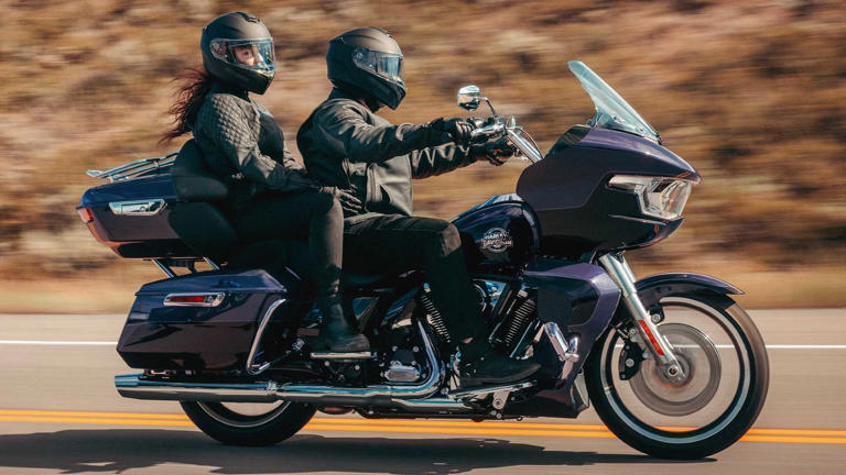 Harley-Davidson Road Glide Limited vs Indian Roadmaster: A touring bike ...