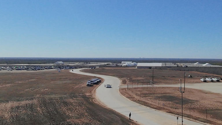 911 calls from ICE detention center underscore concerns about facility ...