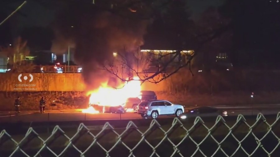 1 killed in fiery overnight crash along the Kennedy Expressway<br>