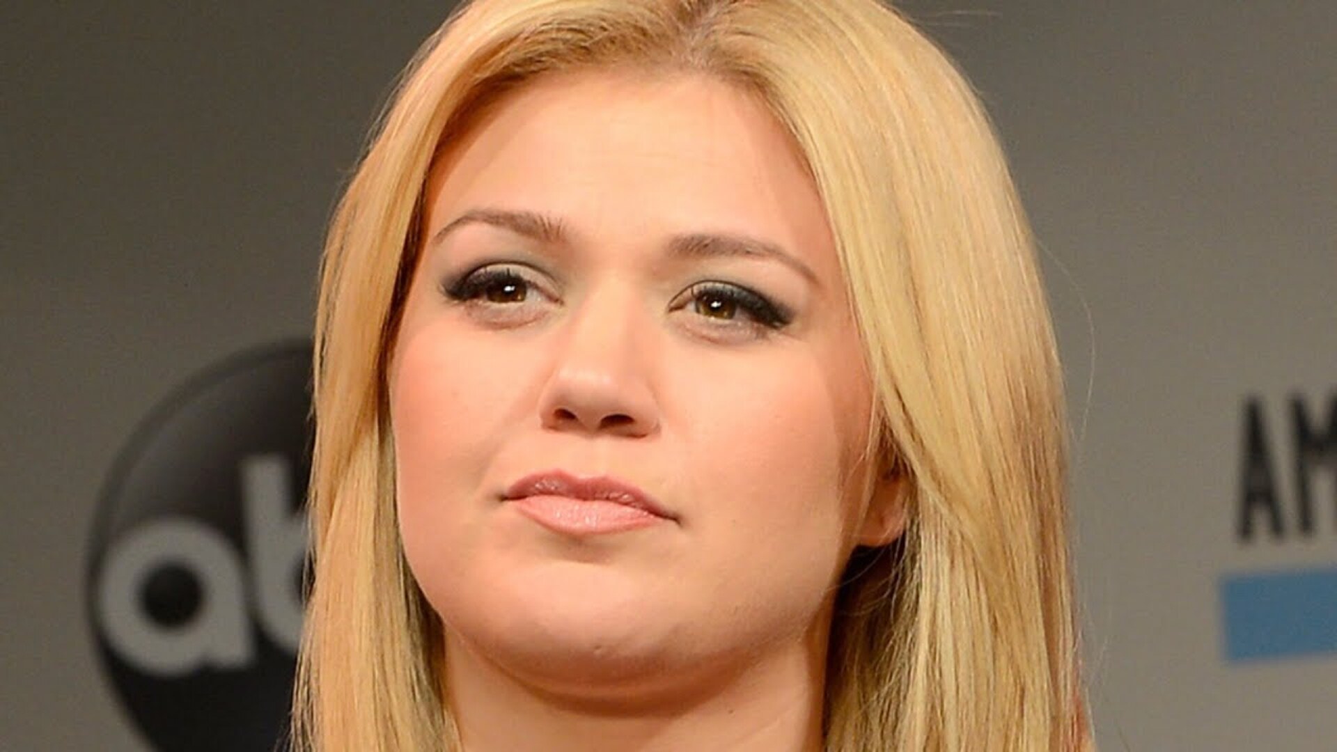 New details emerge about Kelly Clarkson