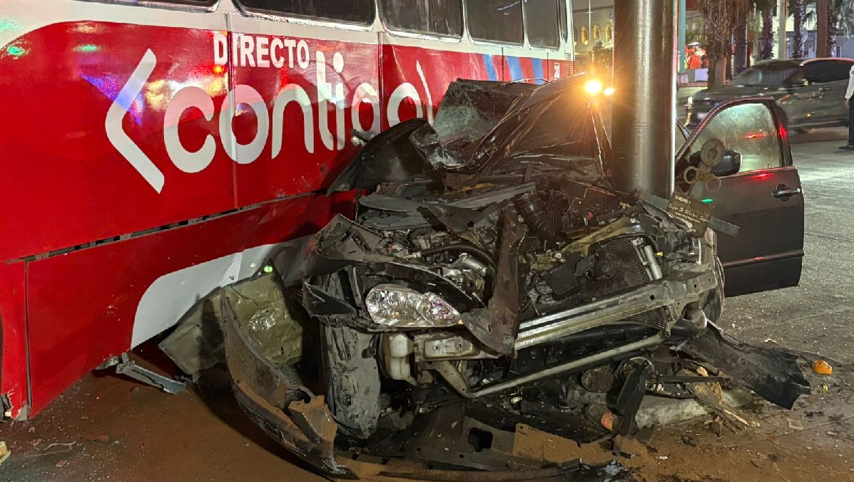 Conductora sobrevive tras chocar contra camión urbano en avenida Ruiz ...