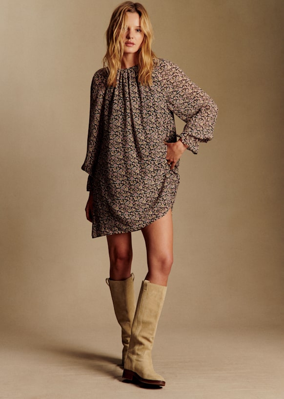 No, not jeans—Kate Moss just wore her ankle boots with this surprising ...