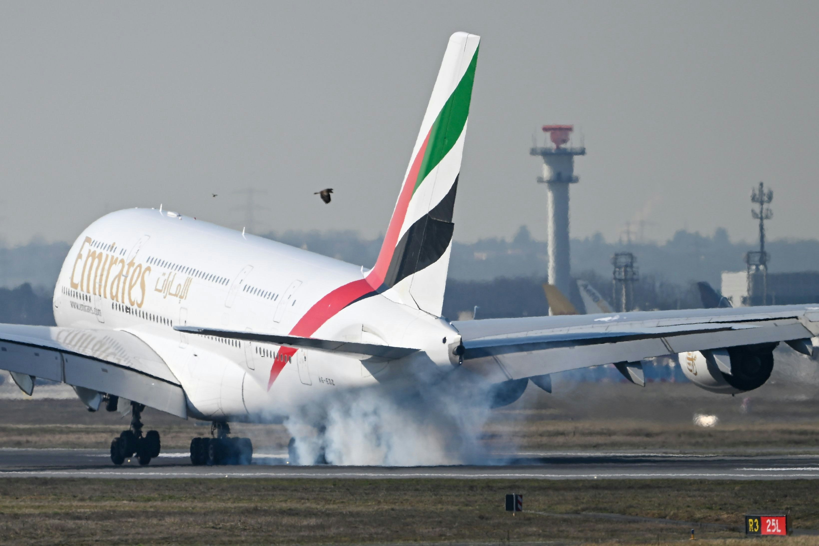 Emirates Flug Umgeleitet Notlandung