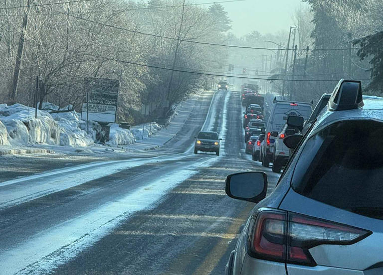 Snow, freezing rain leaves icy surfaces for morning commute