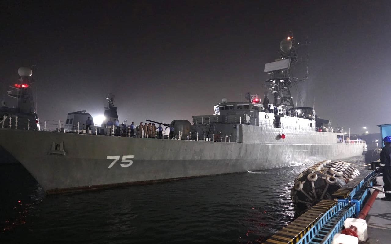 US submarine sinks Iranian warship off Sri Lanka<br><br>