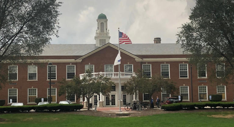 Several Ohio schools placed under lockdown after threat