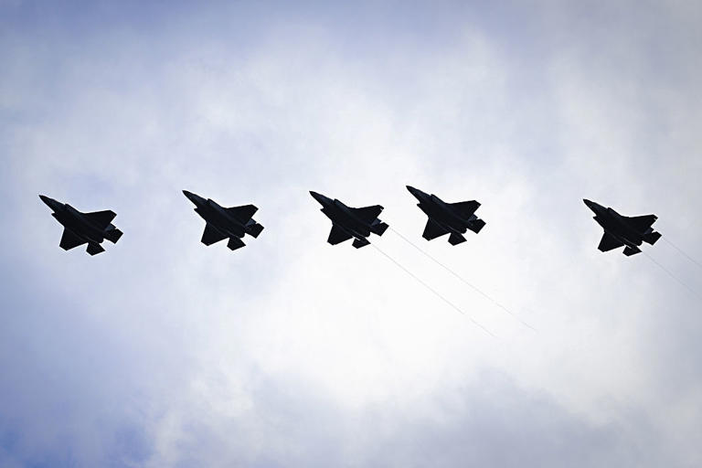 3 American fighter jets shot down by friendly fire