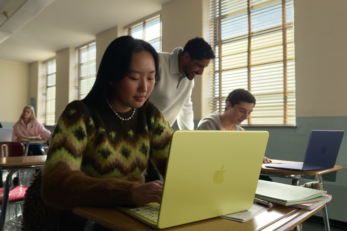 Apple introduces new, much cheaper version of its laptop