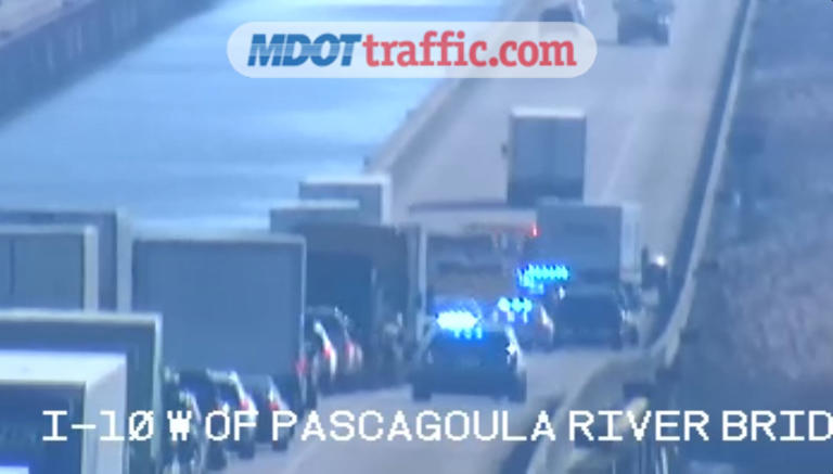 Cleared: Two-vehicle wreck blocks lanes on I-10 in Jackson County