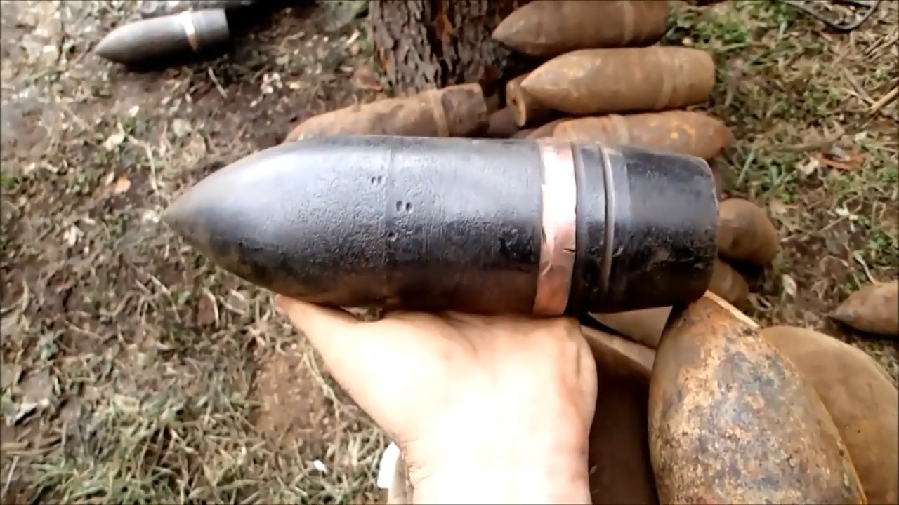 75mm Sherman artillery shells (WW2) - Sorting, cleaning, and safe storage