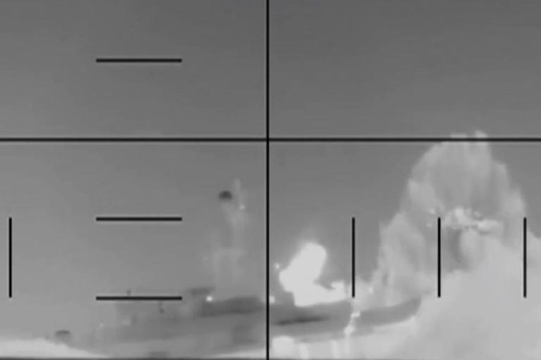 Iran war footage shows moment US submarine sinks Iranian warship using ...