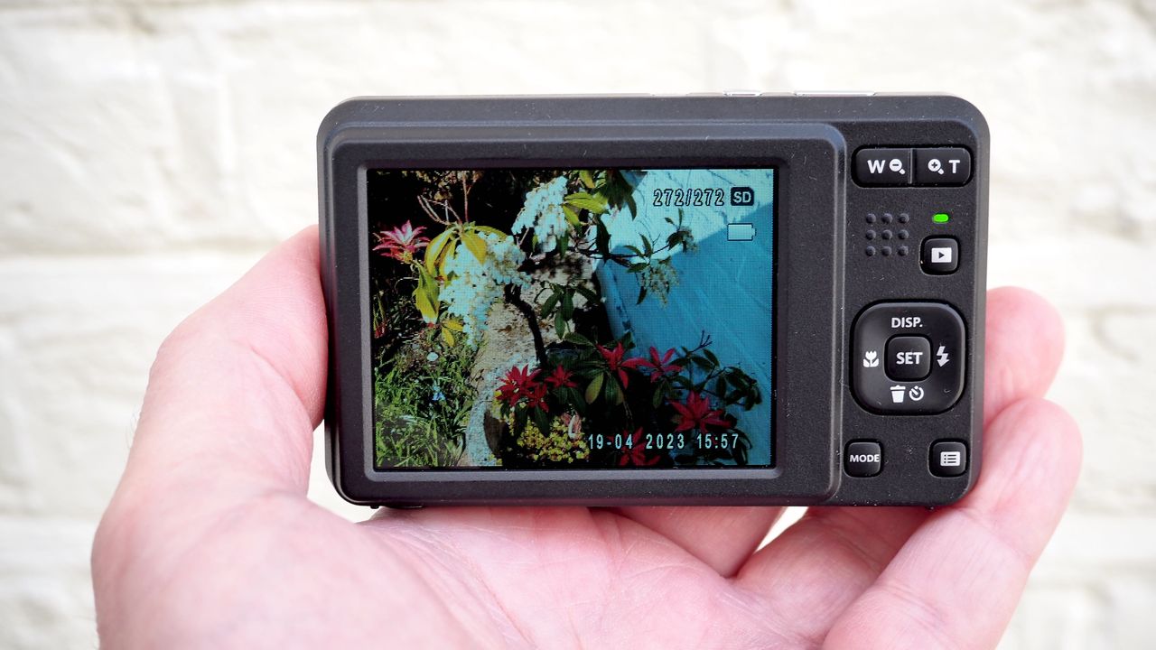 Still at No. 1: best-selling compact camera for months still beats ...