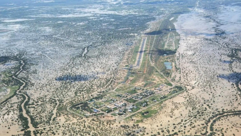 Cyclone risk still high in Queensland as heavy rains loom for Brisbane