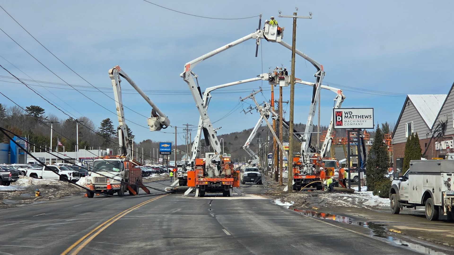 Tractor-trailer crash takes down utility poles, power lines in Auburn