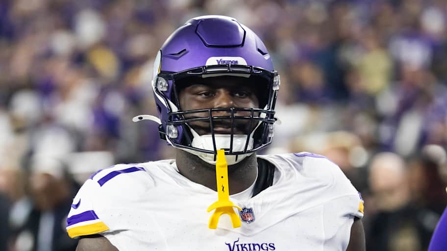 Standout defensive lineman to receive exclusive rights tender from Vikings