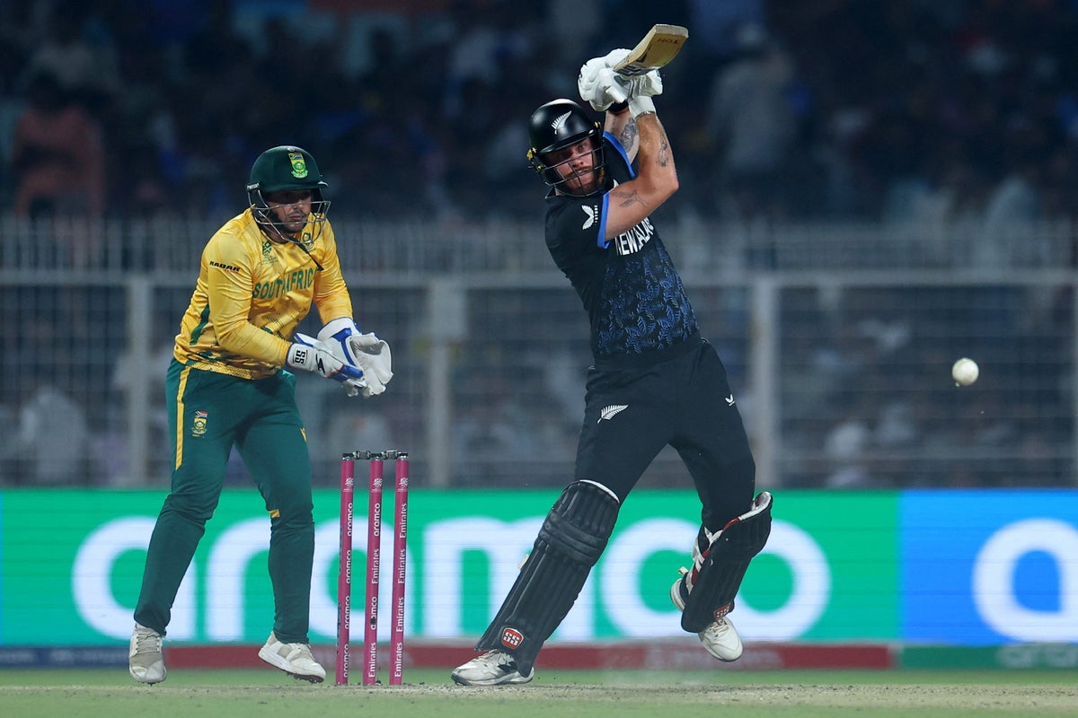 New Zealand roar into T20 World Cup final with dominant win