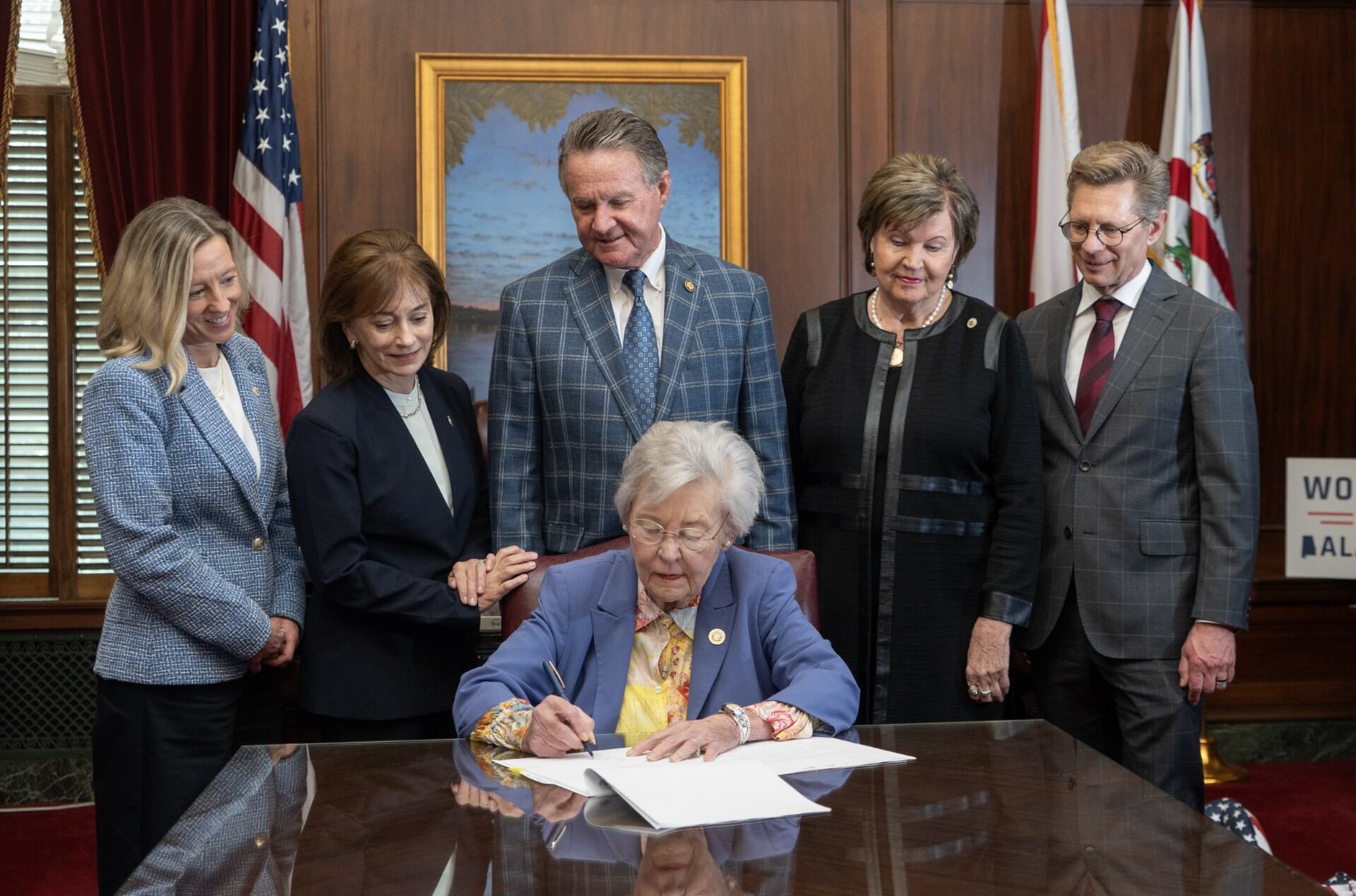 Gov. Ivey signs screen time limits for early childhood education ...