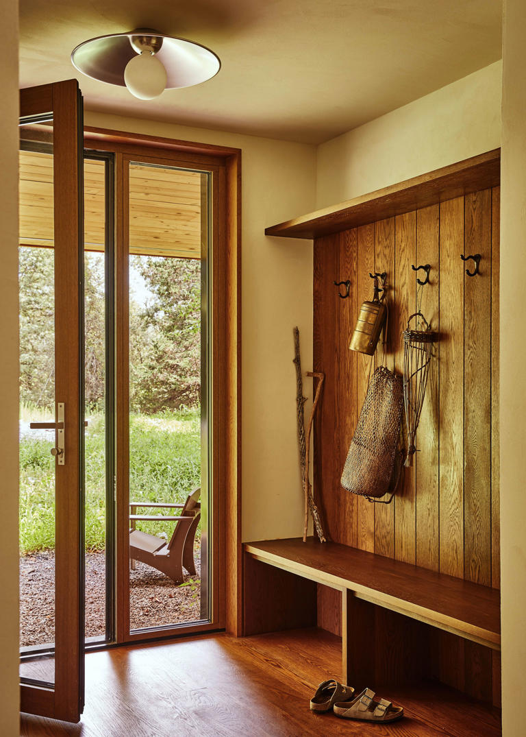 A Hudson Valley guesthouse and writer’s studio balance passive house ...