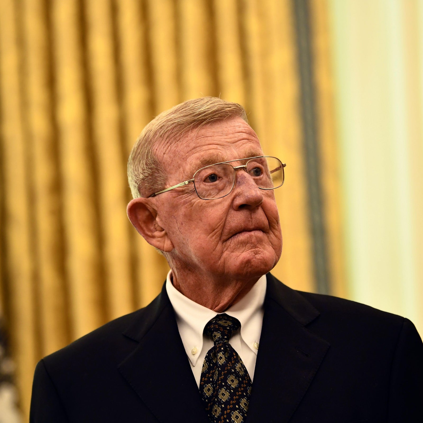 Lou Holtz, former Notre Dame football coach, dies at age 89<br>