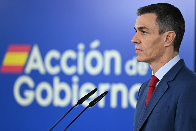 Spanish leader's defiant 3-word response after Donald Trump's threat