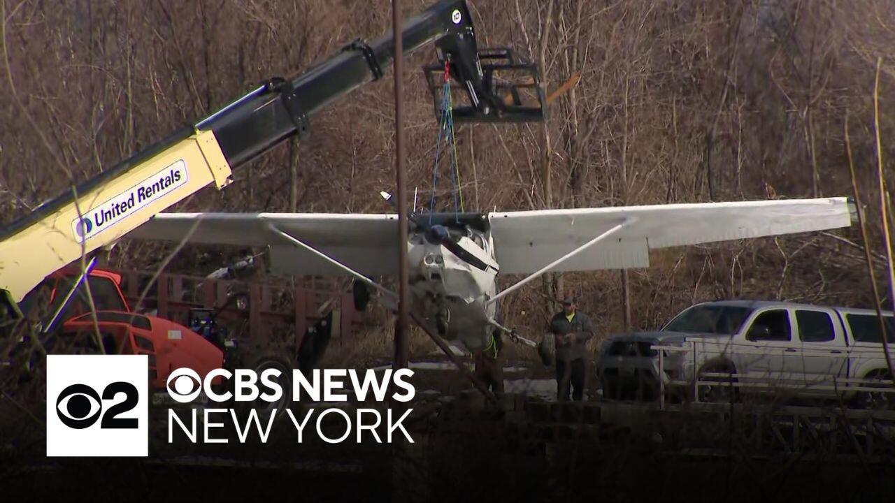 Small plane removed from Hudson River nearly 2 days after crash<br><br>