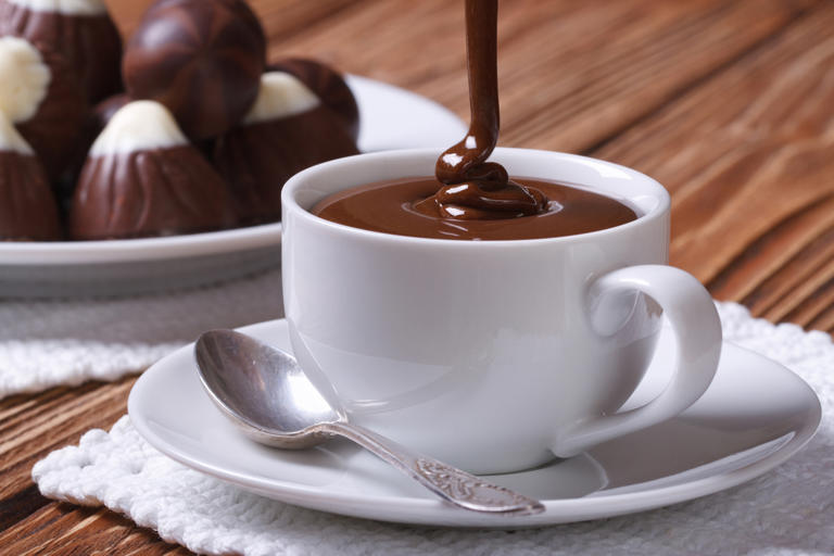 Chocolat chaud d'Halloween crémeux : la boisson délire à base de ...
