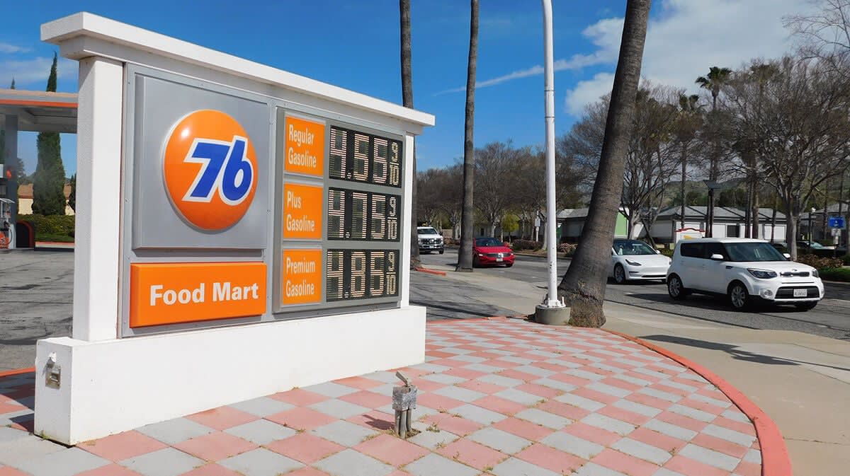 Gas prices climb in US., Southwest during war with Iran