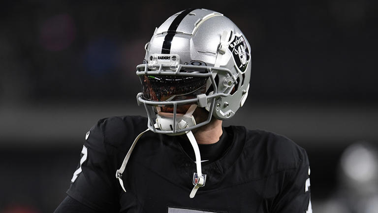 Ex-Raiders QB defends team after concerning report