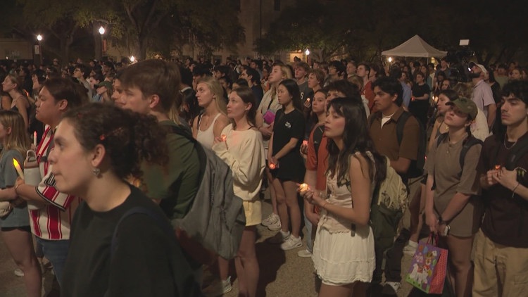 UT Austin students hold vigil for victims of deadly West Sixth Street ...