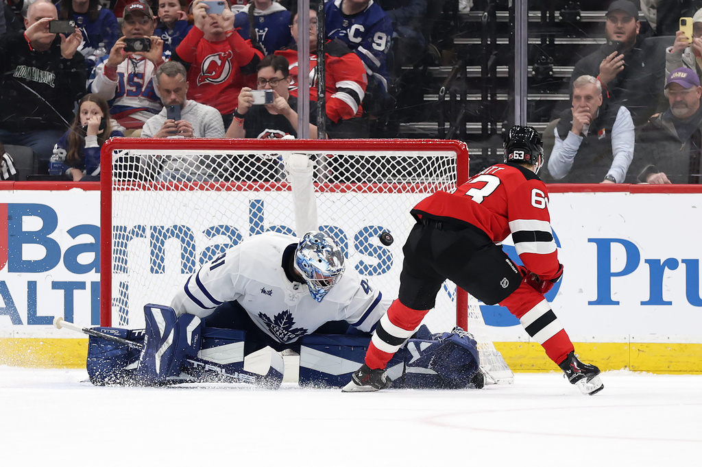 Cotter and Bratt score in shootout after Brown forces OT in Devils' 4-3 ...