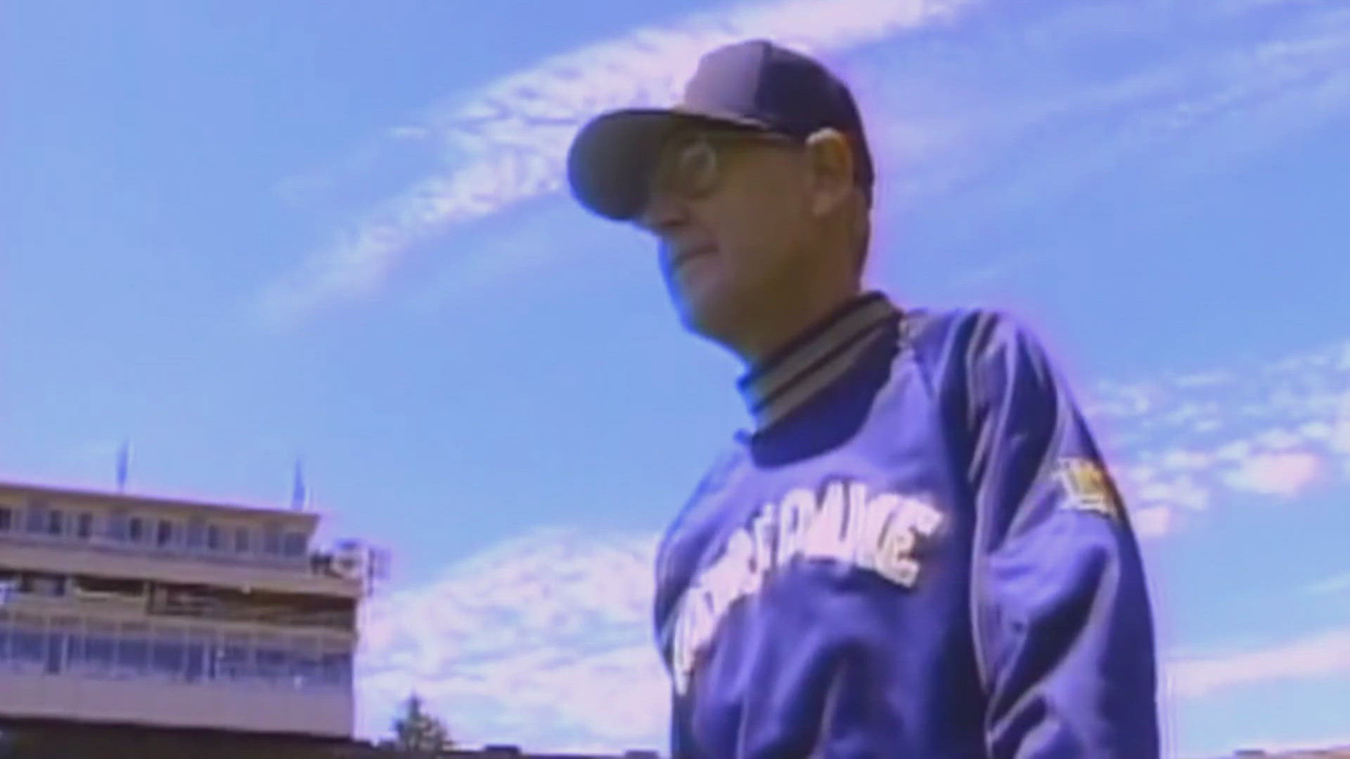 Latest news | Former Arkansas head coach Lou Holtz dead at 89