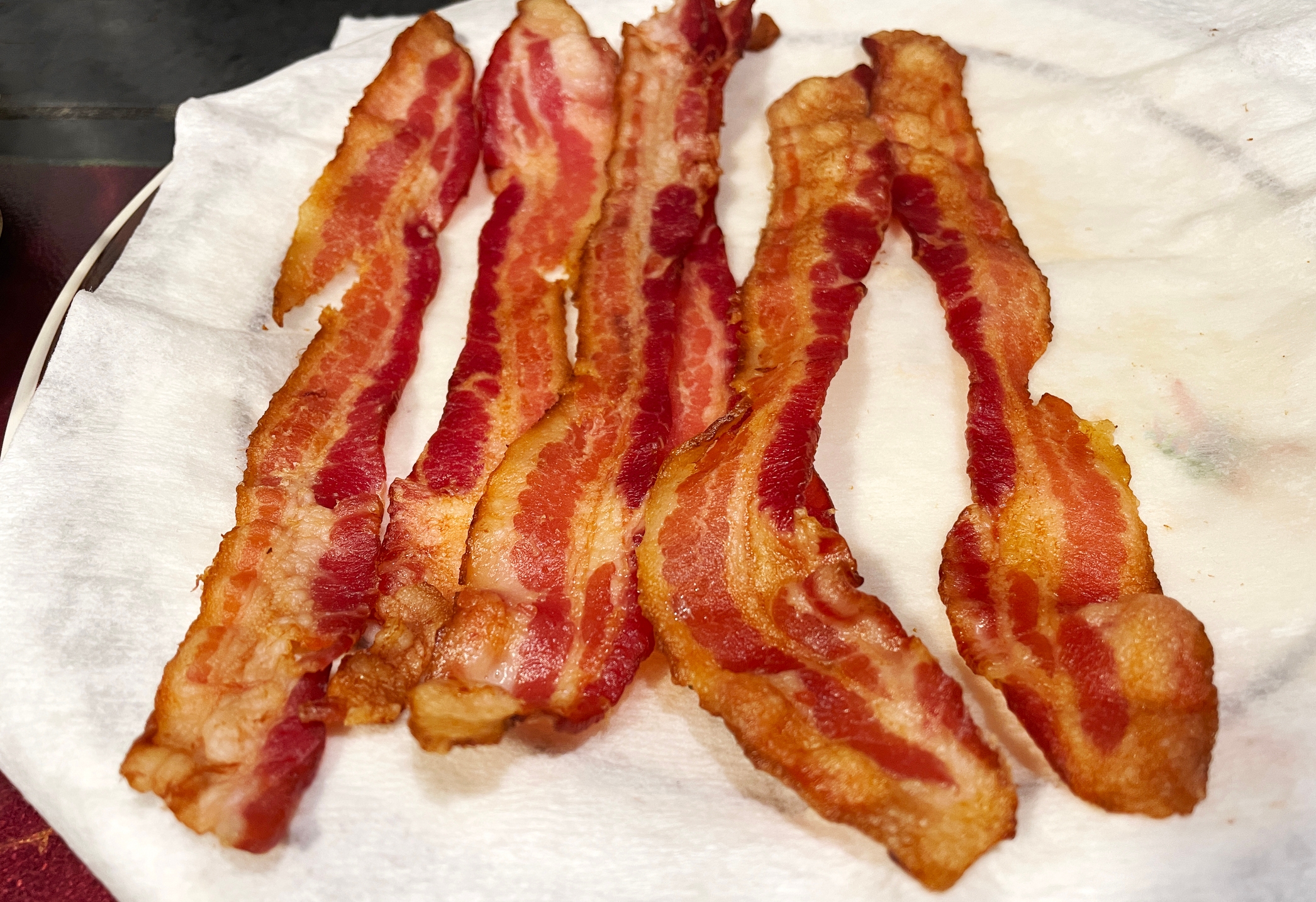 Crispy bacon strips on a paper towel, ready to serve