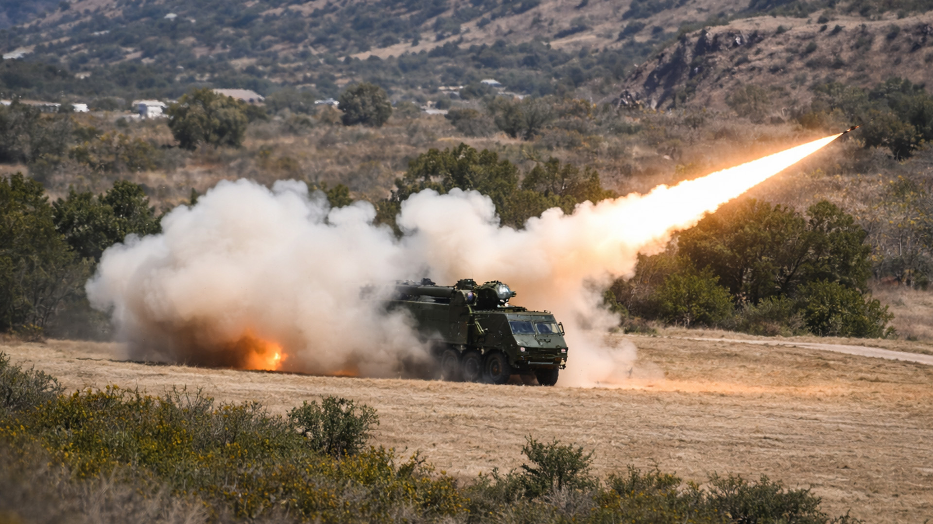 US Marines practice long-range rocket strike