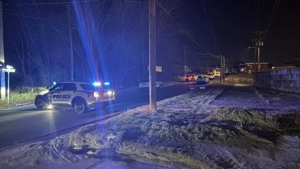 Deadly crash involving pedestrian under investigation in Hickory<br>