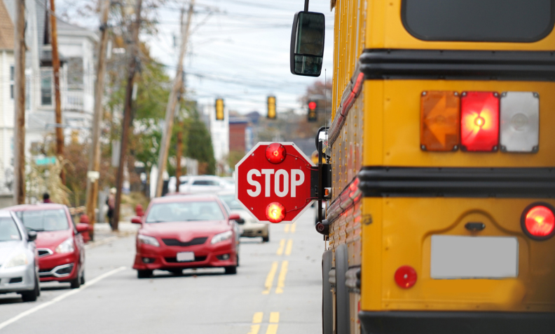 Taxi tự lái bị điều tra vì 20 lần vượt xe buýt chở học sinh