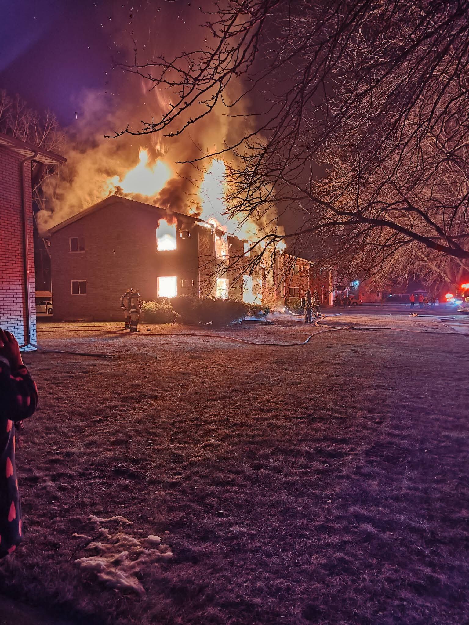 Fire leaves apartment building a total loss, displaces 9