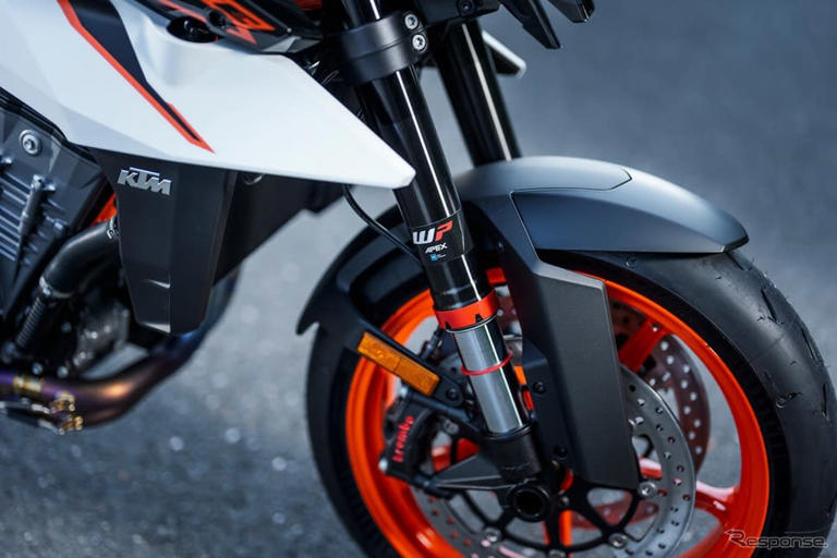 127 HP for $13,900—KTM’s 395-pound 990 Duke R is a track weapon in disguise