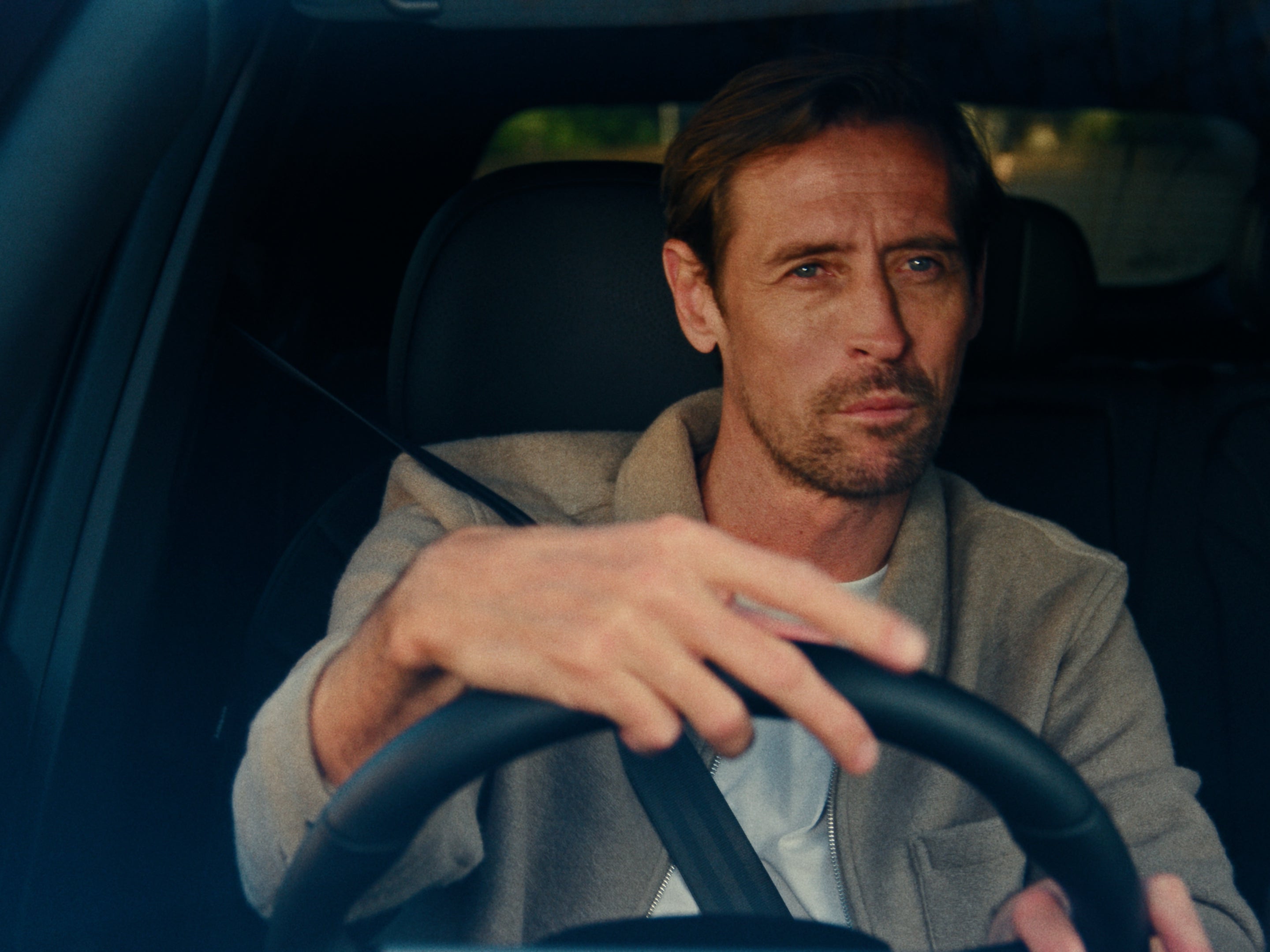 Peter Crouch puts Chery’s new family SUV to the legroom test